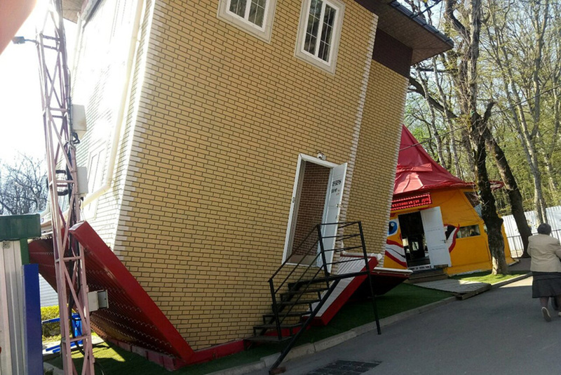 Перевернутый дом